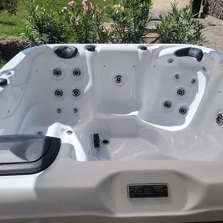 Holiday home Renove Avec Piscine Couverte Chauffee, Spa, Climatisation Et Equipements Pmr A - Fr-1-489-483 Couzon
