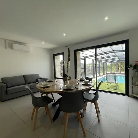 Confortable Avec Piscine Couverte Et A - Fr-1-489-483 בית נופש Couzon