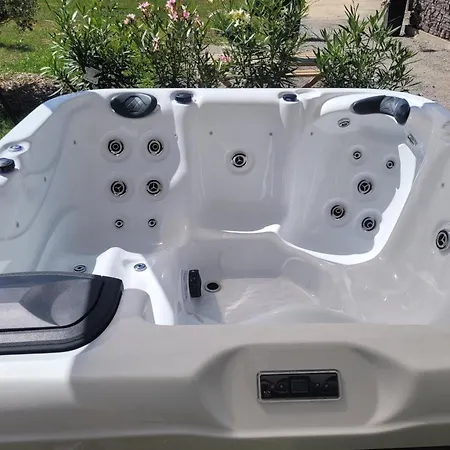 Confortable Avec Piscine Couverte Et A - Fr-1-489-483