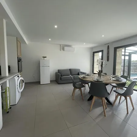 Confortable Avec Piscine Couverte Et A - Fr-1-489-483