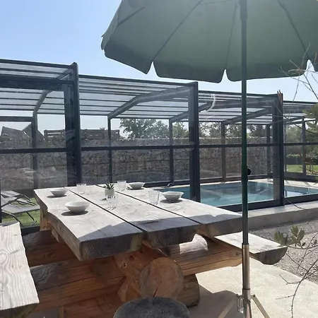 Confortable Avec Piscine Couverte Et A - Fr-1-489-483 בית נופש