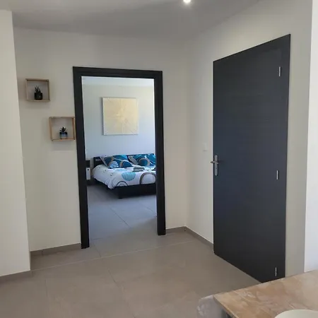 Confortable Avec Piscine Couverte Et A - Fr-1-489-483 בית נופש *