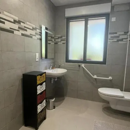 Confortable Avec Piscine Couverte Et A - Fr-1-489-483 בית נופש Couzon