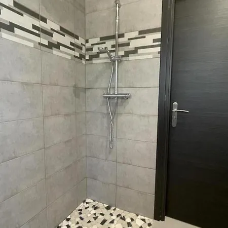 Confortable Avec Piscine Couverte Et A - Fr-1-489-483 Couzon