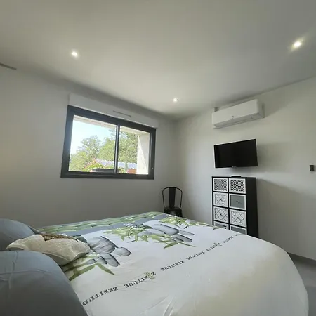 Confortable Avec Piscine Couverte Et A - Fr-1-489-483
