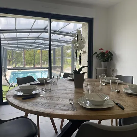 Confortable Avec Piscine Couverte Et A - Fr-1-489-483 בית נופש